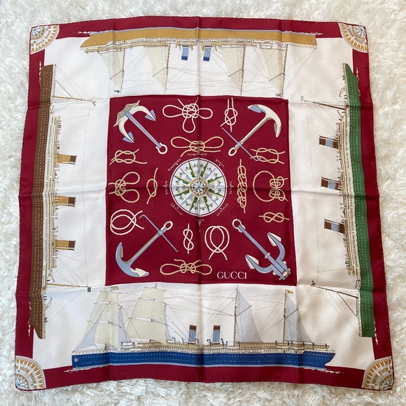 ⛵️ GUCCI SILK SCARF AUTHENTIC - Picture 2 of 6